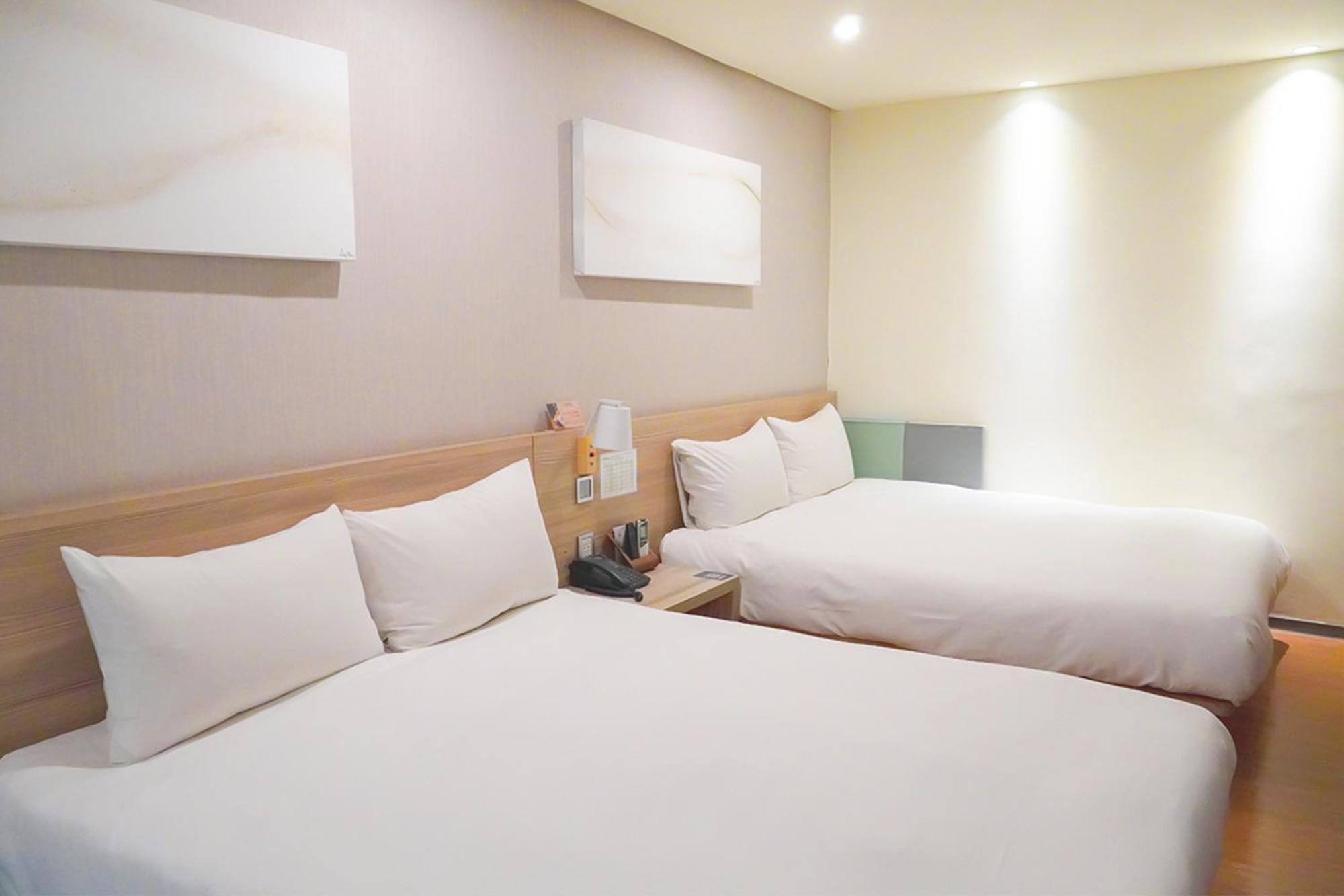 Smile 73 Hotel Taichung Dış mekan fotoğraf