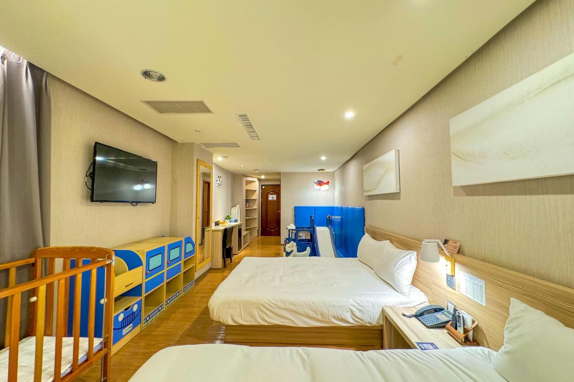 Smile 73 Hotel Taichung Dış mekan fotoğraf
