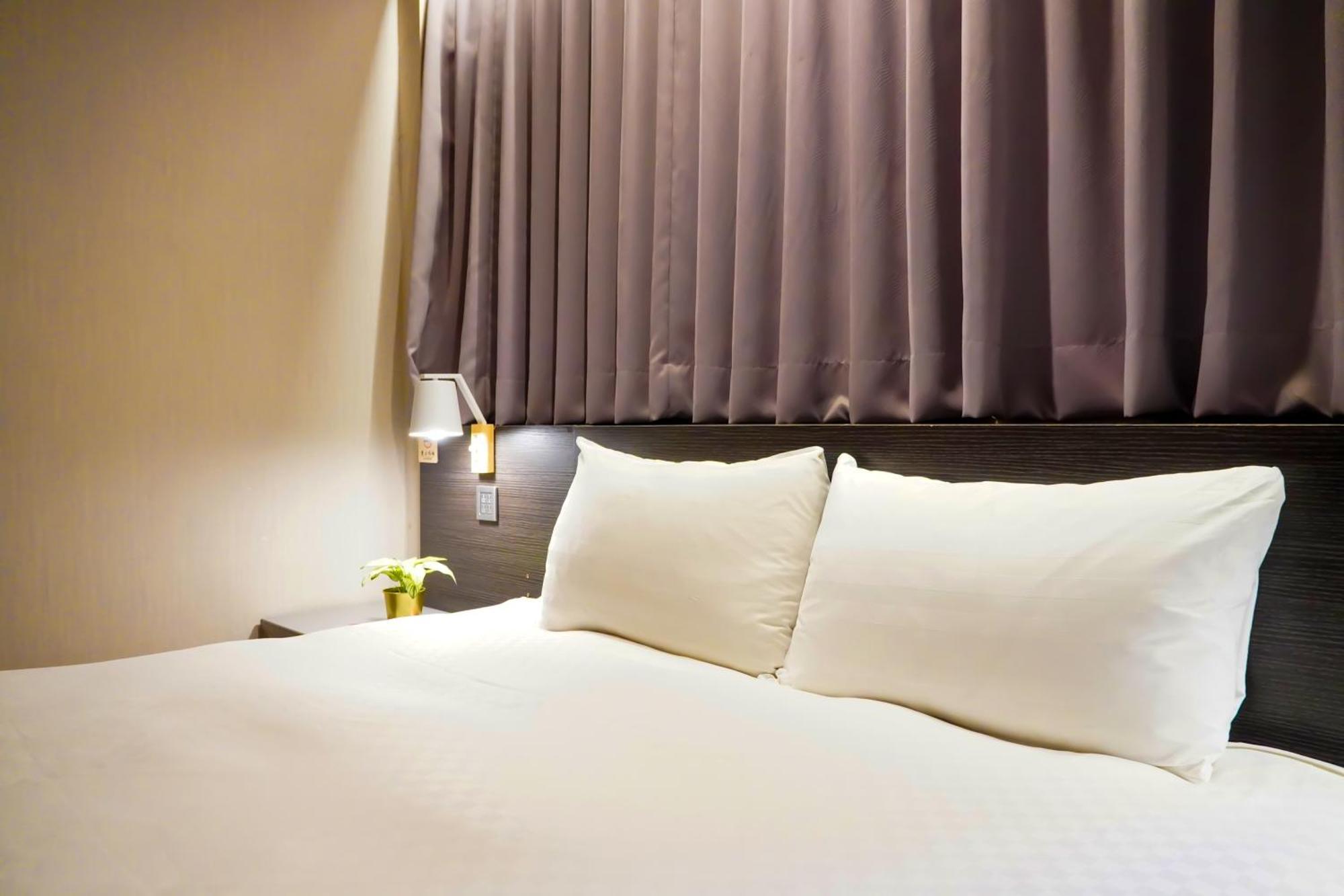 Smile 73 Hotel Taichung Dış mekan fotoğraf