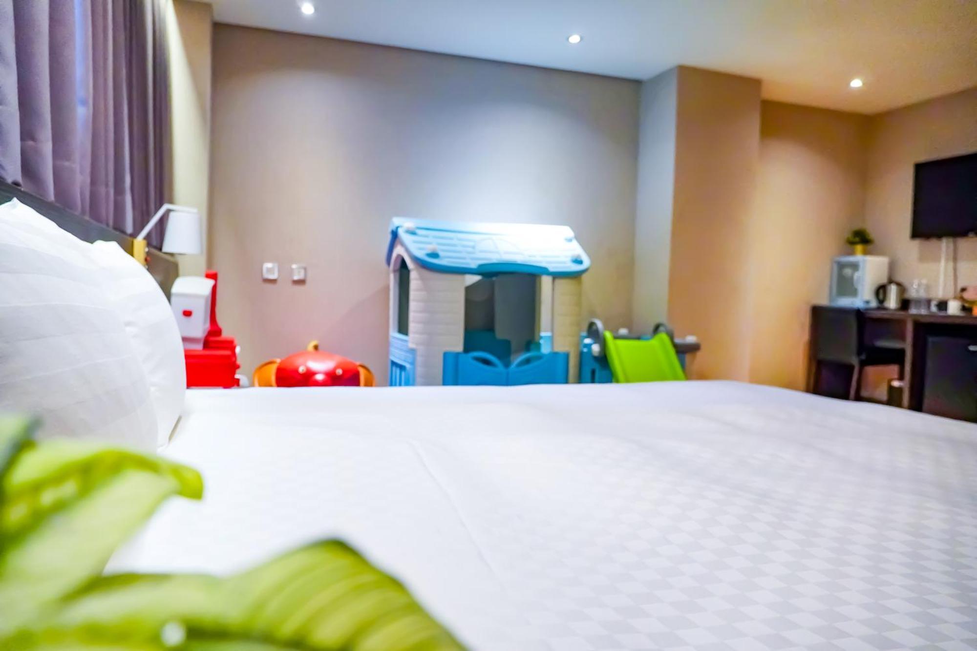 Smile 73 Hotel Taichung Dış mekan fotoğraf