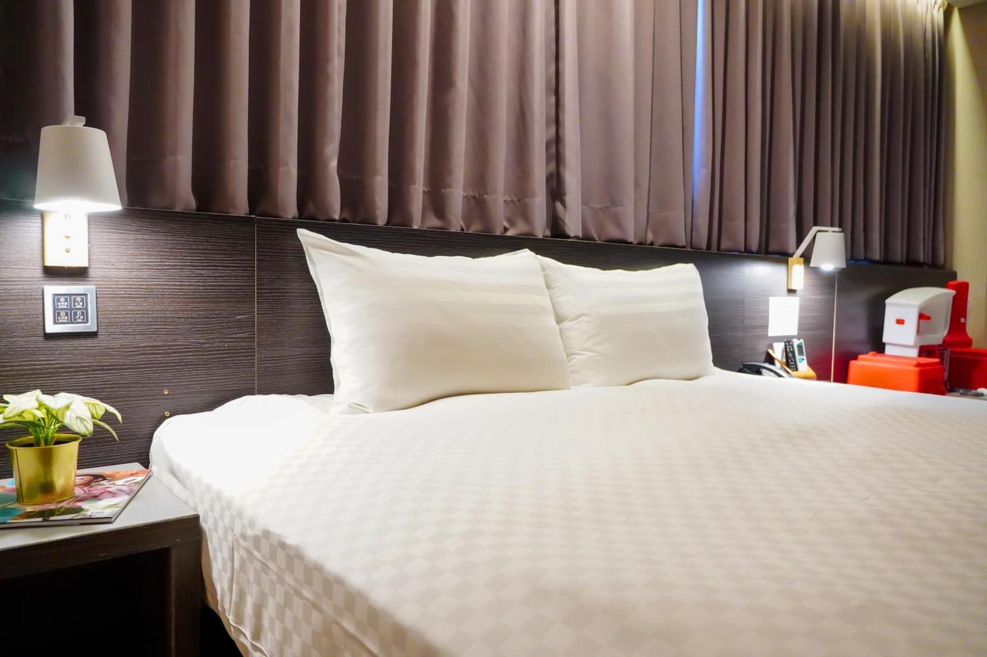 Smile 73 Hotel Taichung Dış mekan fotoğraf