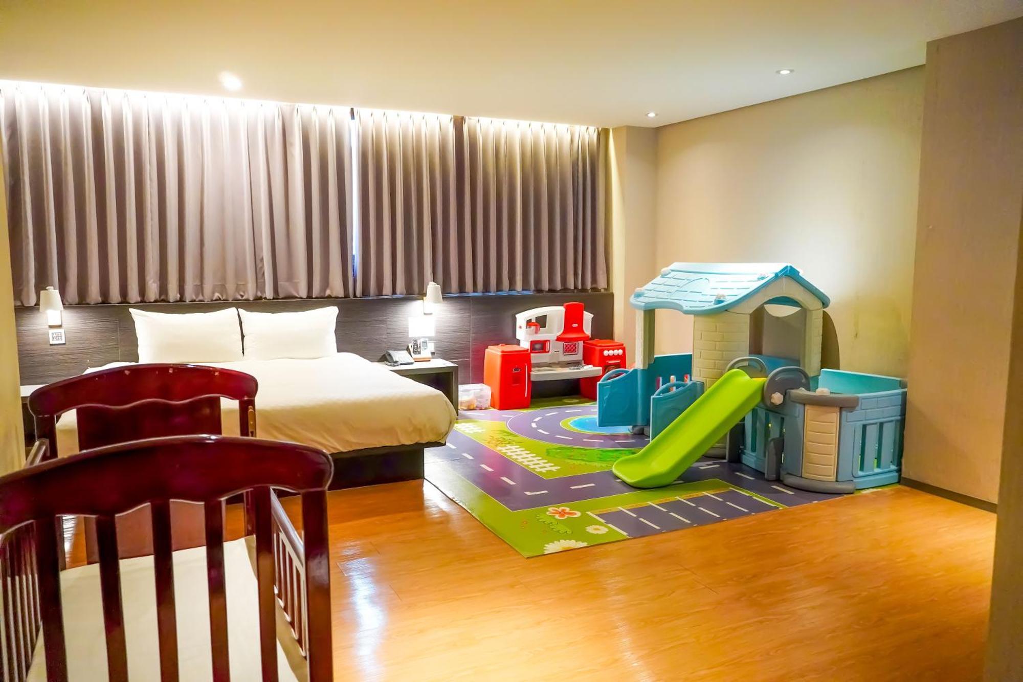 Smile 73 Hotel Taichung Dış mekan fotoğraf