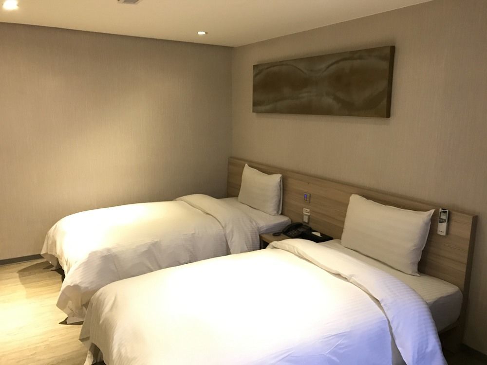Smile 73 Hotel Taichung Dış mekan fotoğraf